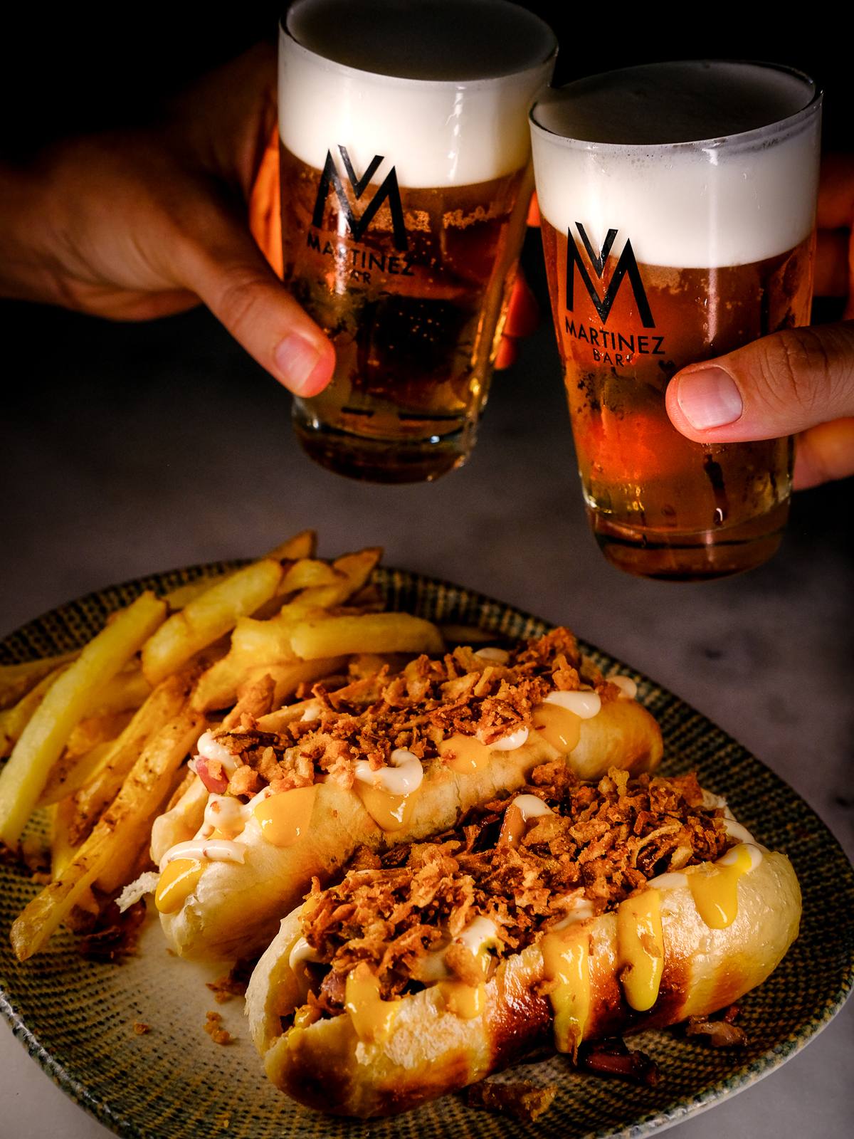 Perritos Retintos con cheddar y cebolla crujiente